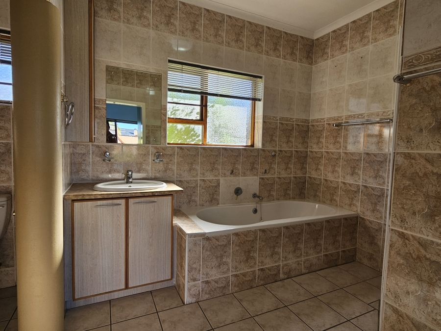 3 Bedroom Property for Sale in Wavecrest Eastern Cape
